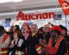 Auchan is preparing to cut thousands of jobs, the left is stepping up