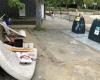 A resident places his garbage in front of the prohibition sign provided for this purpose