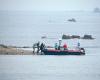 three walkers trapped on the Sillon de Talbert at rising tide