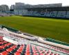 This apartment with a view of the Stade Mayol lawn is for sale