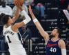 Spurs waste hot start by faltering late in loss to the Clippers