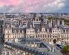 Paris town hall protests against the government's finance bill