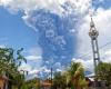 an ash cloud of almost 8 kilometers in a new volcanic eruption