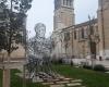 Artist Jaume Plensa installs a monumental statue in the heart of Valencia