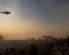 Near Los Angeles, more than a hundred houses destroyed by a large fire