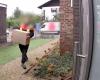 the behavior of this DPD delivery man shocks the owner of the package, unfortunately for him, there was a camera (video)