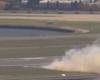 a Qantas plane forced to make an emergency landing after an engine failure, the plane spun in the air (video)