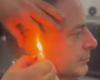 Bart De Wever waxes his ears… with a lighter! (video)