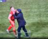 VIDEO. In Italy, a football coach attacks his own expelled player