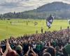 3,000 Saint-Etienne supporters at their team’s last training session before the derby in Lyon (Saint-Etienne)