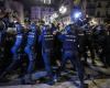 Floods in Spain: several police officers injured in demonstrations in Valencia