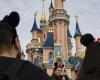 “Is this really a big joke?” Disneyland Paris now charges for the best seats to see the parade