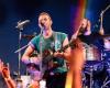 In Sydney, Coldplay singer interrupts concert to help young boy