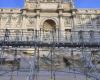 Despite work, a footbridge allows you to see the Trevi Fountain