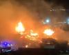 VIDEO. The Christmas village of Barcarès ravaged by an impressive fire during the night from Sunday to Monday