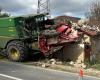 A combine harvester fits into a house in Lot-et-Garonne