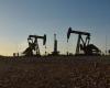 Slightly falling oil prices, forecasts for increased oil production and weak demand growth weigh