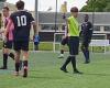 A football player from Orne hits the referee after receiving a red card for a middle finger