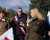 Agricultural crisis: elected officials come to debate with Young Farmers on a Drôme roundabout