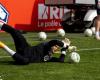 Lucas Chevalier (LOSC) “has already got his hands on the UNFP trophy for best goalkeeper” in Ligue 1