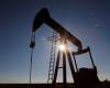 Oil Slumps on Oversupply Concerns, Heads for Weekly Loss