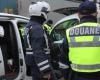 Landes. A chase between customs officers and two individuals ends in an accident