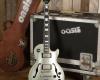 Oasis: A Noel Gallagher guitar sold for more than 250,000 francs