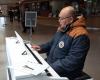 A freely accessible piano in the hall of the Pontivy hospital center