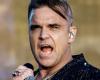 Robbie Williams attacks Take That manager