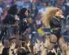 Beyoncé back on stage, at Christmas, during halftime of an NFL game broadcast on Netflix