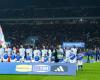 the very beautiful reaction of the Italian players who applaud the Marseillaise, whistled by San Siro