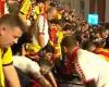 VIDEO. Football: “The crowd fell…” Impressive images of a stand collapsing in the middle of a match under pressure from supporters