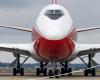 an unusual plane stops at Toulouse airport