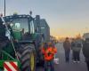 Farmers block the Europe Bridge in Avignon