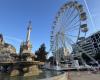 Drome. The Ferris wheel returns to the foot of the monumental fountain in Valencia