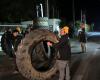 VIDEO. “There’s no use here!” : after the blocking of the Place de la Libération, angry farmers want to set up at the entrance to Auch to filter the trucks