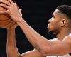 NBA: Antetokounmpo carries the Bucks