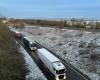 Saône-et-Loire. A heavy goods vehicle lying on the RCEA, many icy roads