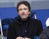 Antoine Arnault and his eldest son, perfect supporter, at the Charléty stadium against Xavier Niel