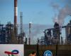 Pollution in France: oil leak from a TotalEnergies refinery