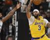 Lakers’ lineup changes pay off with a convincing win over the Spurs