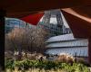 Au fil de l’or: the brilliant exhibition on gold in the art of fashion at the Musée du Quai Branly