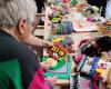 Knitting enthusiasts offer creations to residents of a Creuse nursing home to stimulate them