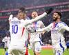 Lyon roars thanks to Lacazette's hat-trick