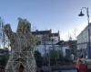 A 5 m giant bear installed at Place Clemenceau, in Mayenne, for the end of year celebrations