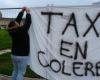 nearly 500 taxis demonstrate around the National Assembly in Paris