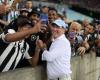 In Botafogo, John Textor praised by the supporters