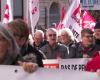 retirees demonstrate for an increase in retirement pensions indexed to inflation