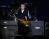 Paul McCartney in majesty at La Défense