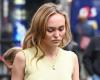 Lily-Rose Depp in a mini-skirt and bare legs at 5 degrees, she dares to wear a mesh top without a bra